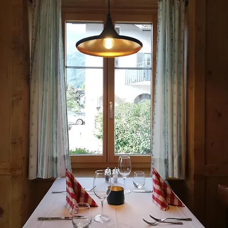 Alpenrose Hotel *